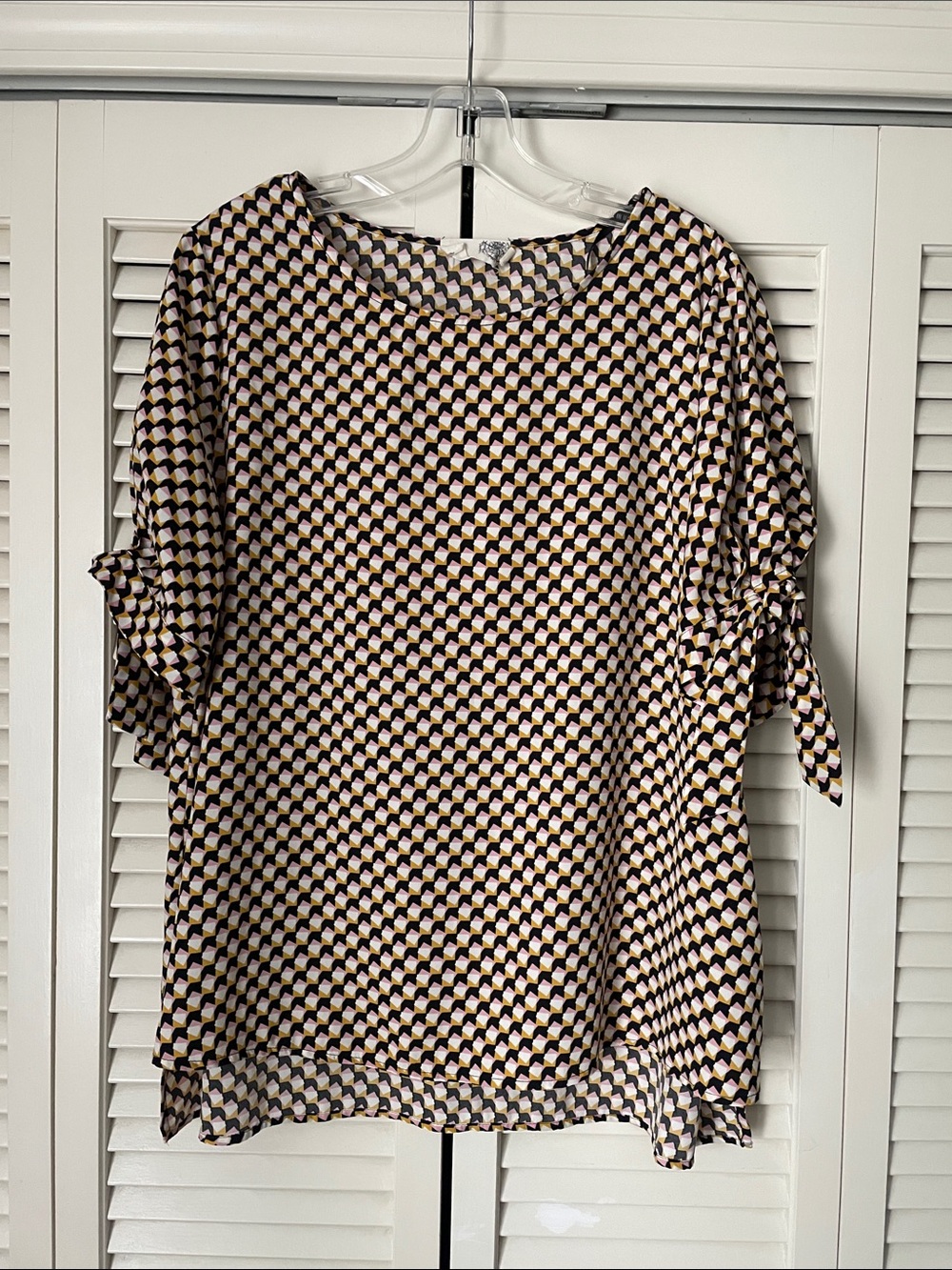 everleigh Geometric Print Tie-Sleeve blouse Sz L Black, Cream & Gold boat neck